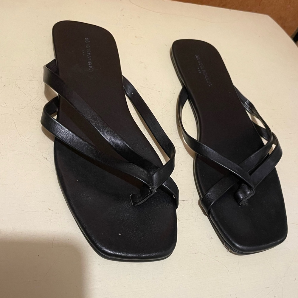 Banana Republic Black Edgy Flip Flops